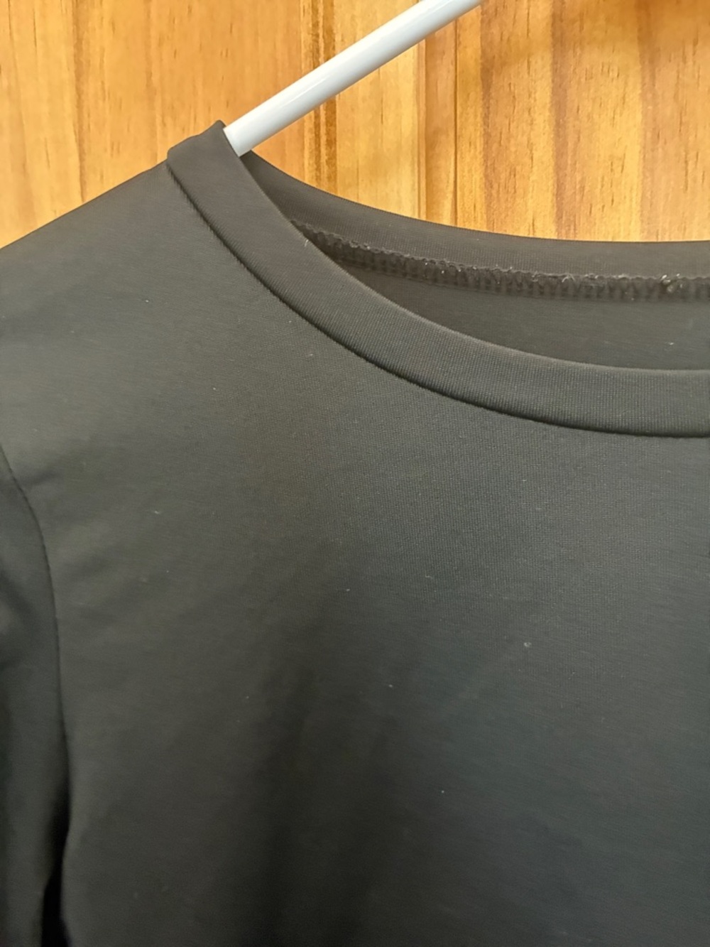 Classic Black Long-Sleeve Women's Crop Top Size Medium - Picture 4 of 8